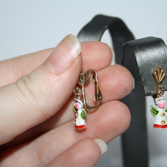 Vintage gold angel Christmas screw on earrings - Picture 3 of 3